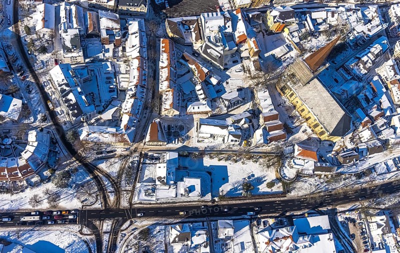 Aerial view, renovation building site Evang. Stadtkirche, editorial building Hellweger Anzeiger, publishing house Rubens, old town, Unna, Ruhr area, North Rhine-Westphalia, Germany, place of worship, construction work, construction area, construction site, construction project, construction site, DE, Europe, religious community, place of worship, church, parish, church square, denomination, aerial photograph, aerial photography, aerial photography, religion, renovation, renovation, snow, overview, bird's eye view, winter, onset of winter, winter landscape, birds-eyes view, overview