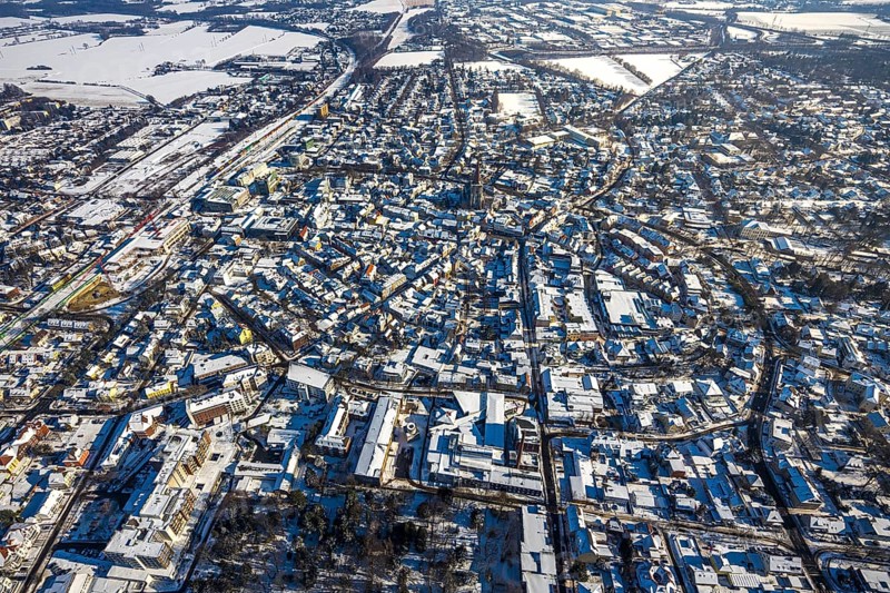 Aerial view, city centre, city, old town, Wallring, Unna, Ruhr area, North Rhine-Westphalia, Germany, DE, Europe, Protestant town church, property tax, real estate, aerial view, aerial photography, aerial photography, snow, overview, bird's-eye view, Wall streets, winter, onset of winter, winter landscape, living and life, residential area, residential buildings, quality of life, bird's-eye view, overview