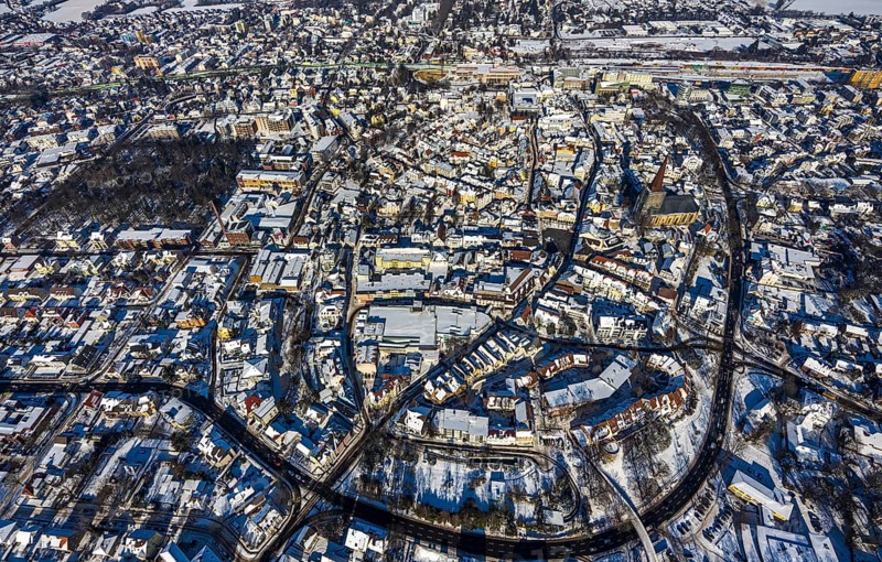Aerial view, city centre, city, old town, Wallring, Unna, Ruhr area, North Rhine-Westphalia, Germany, DE, Europe, Protestant town church, property tax, real estate, aerial view, aerial photography, aerial photography, snow, overview, bird's-eye view, Wall streets, winter, onset of winter, winter landscape, living and life, residential area, residential buildings, quality of life, bird's-eye view, overview