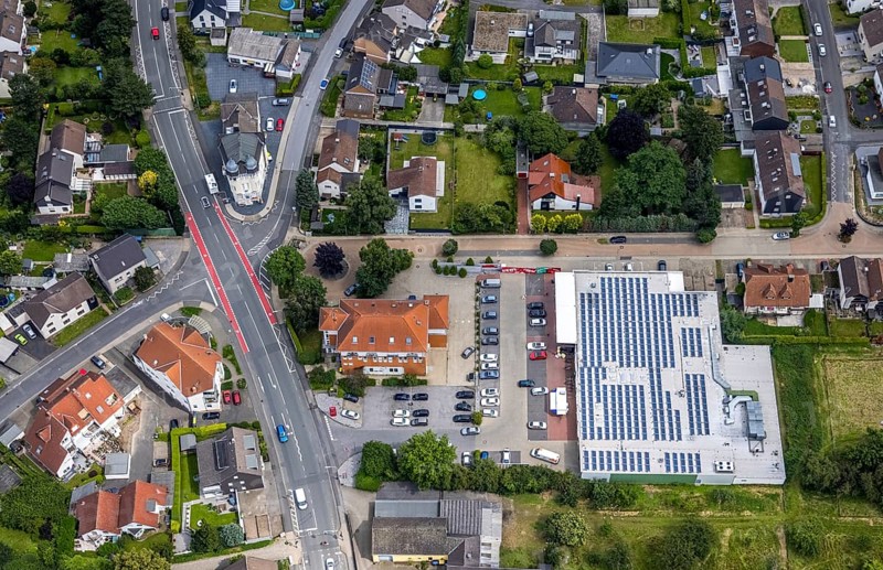 Aerial view, Rewe supermarket with solar roof, dimensions, Unna, Ruhr area, North Rhine-Westphalia, Germany, DE, shopping markets, shopping place, shopping centre, Europe, aerial view, aerial photography, aerial photography, local supply centre, photovoltaic, photovoltaic system, solar, solar system, solar roof, solar energy, solar energy, overview, bird's-eye view, overview