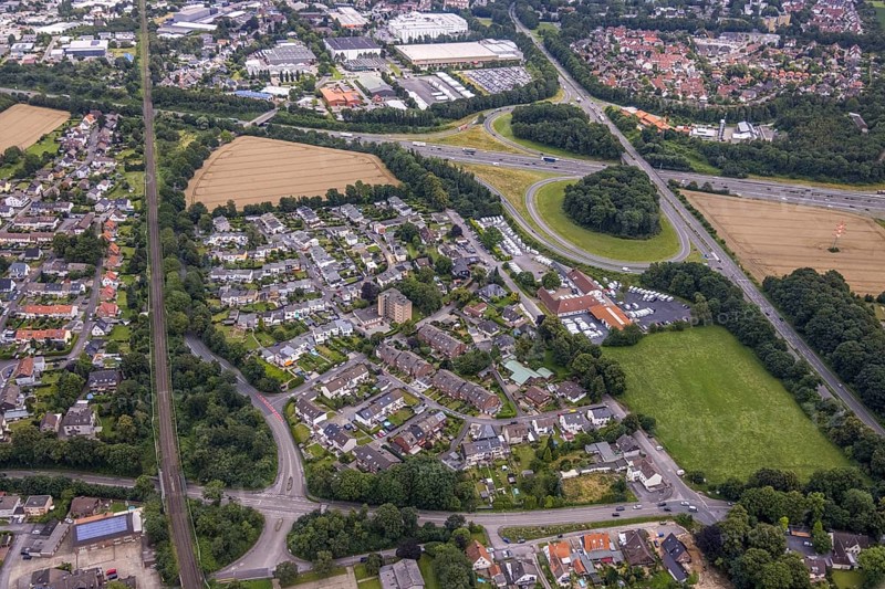 Aerial view, housing estate Unnaer Straße, Caravanzeit GmbH, at the motorway exit motorway A1 and federal road B1, Maßen, Unna, Ruhr area, North Rhine-Westphalia, Germany, DE, Europe, property tax, real estate, aerial view, aerial photography, aerial photography, Rostocker Straße, Stettiner Straße, Stralsunder Straße, overview, bird's eye view, housing estate, living and living, residential area, residential buildings, residential quality, housing estate, birds-eyes view, overview