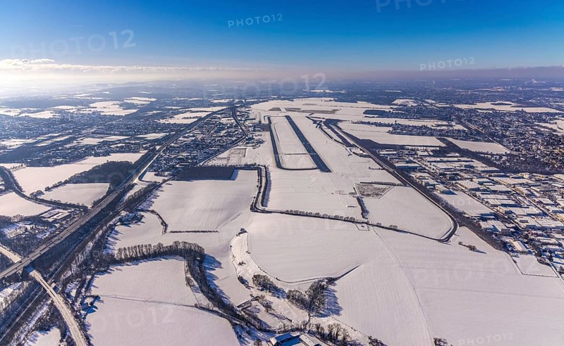 Aerial photo, Dortmund airport, Maßen, Unna, Ruhr area, North Rhine-Westphalia, Germany, DE, Europe, flight emission, airport, aircraft noise, airfield, runway, aerial photo, aerial photography, aerial photography, planespotter viewpoint, snow, runway, overview, bird's-eye view, winter, onset of winter, winter landscape, birds-eyes view, overview