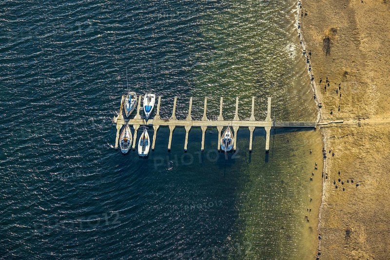 Aerial view, boat landing stage at Lake Sorpe in the district of Langscheid in Sundern, Sauerland, North Rhine-Westphalia, Germany, boat landing stage, DE, Europe, shapes and colours, aerial view, aerial photography, aerial photography, Sorpe dam, reservoir, Sundern, dam, overview, bird's-eye view, overview