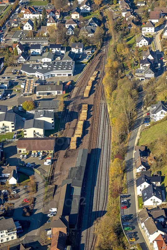 Aerial view, timber loading at Sundern railway station in Sundern, Sauerland, North Rhine-Westphalia, Germany, railway tracks, railway station, DE, Deutsche Bahn AG, Europe, aerial view, aerial photography, aerial photography, Sundern, overview, bird's eye view, birds-eyes view, overview