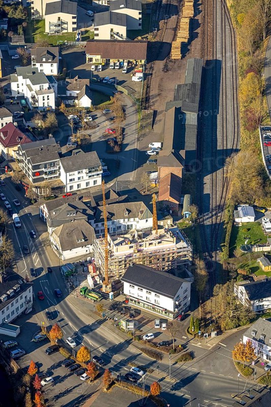 Aerial view, construction site for new building Mescheder Straße and timber loading at Sundern station in Sundern, Sauerland, North Rhine-Westphalia, Germany, railway tracks, station, construction work, construction area, building site, building plots, construction project, construction site, DE, Deutsche Bahn AG, Europe, aerial view, aerial photography, aerial photography, new building, Sundern, overview, bird's-eye view, bird's-eye view, overview