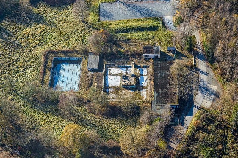 Aerial view, former outdoor swimming pool at the Sorpesee in the district Amecke in Sundern, Sauerland, North Rhine-Westphalia, Germany, DE, Europe, outdoor swimming pool, aerial view, aerial photography, aerial photography, swimming pool, swimming pool, Sorpetalsperre, reservoir, Sundern, dam, overview, bird's-eye view, lost place, overview