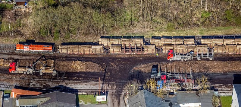 Aerial photo, timber transport and loading at Sundern station, Sundern, Sauerland, North Rhine-Westphalia, Germany, railway tracks, station, DE, Deutsche Bahn AG, Europe, goods, freight transport, freight traffic, main station, aerial photo, aerial photography, aerial photography, overview, bird's-eye view, birds-eyes view, overview, spruce dieback, bark beetle plague, bark beetle damage, dead spruce, spruce clear-cut, clear-cutting, damaged wood