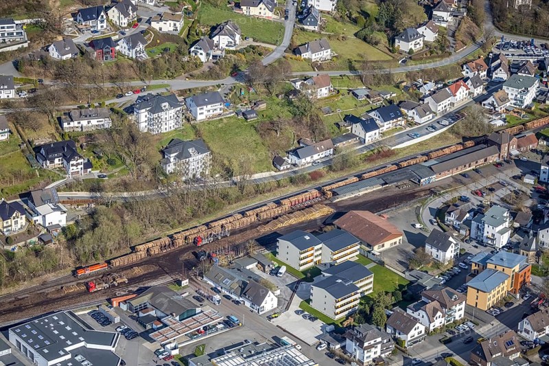 Aerial view, timber transport and loading at Sundern station, Sundern, Sauerland, North Rhine-Westphalia, Germany, railway tracks, railway station, DE, Deutsche Bahn AG, Europe, freight, freight transport, freight traffic, main station, aerial view, aerial photography, aerial photography, overview, bird's-eye view, overview