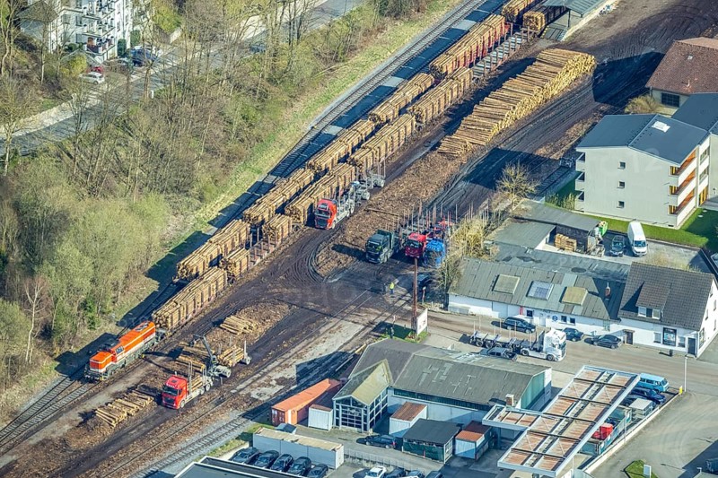 Aerial photo, timber transport and loading at Sundern station, Sundern, Sauerland, North Rhine-Westphalia, Germany, railway tracks, station, DE, Deutsche Bahn AG, Europe, goods, freight transport, freight traffic, main station, aerial photo, aerial photography, aerial photography, overview, bird's-eye view, birds-eyes view, overview, spruce dieback, bark beetle plague, bark beetle damage, dead spruce, spruce clear-cut, clear-cutting, damaged wood