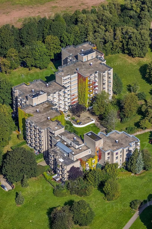 Aerial view, high-rise housing estate on Harkortweg in the Lindenberg district of Schwelm, Ruhr area, North Rhine-Westphalia, Germany, DE, Europe, property tax, high-rise buildings, real estate, aerial view, aerial photography, aerial photography, Schwelm, overview, bird's-eye view, housing estate, housing and living, residential area, residential buildings, residential quality, residential neighbourhood, housing estate, birds-eyes view, overview