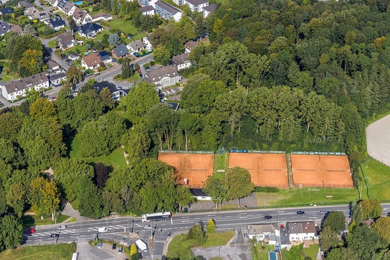 Aerial view, tennis courts of the Rot-Weiß tennis club in the Lindenberg district of Schwelm, Ruhr area, North Rhine-Westphalia, Germany, DE, Europe, aerial view, aerial photography, aerial photography, Schwelm, sport, tennis, tennis facility, tennis courts, overview, bird's-eye view, overview