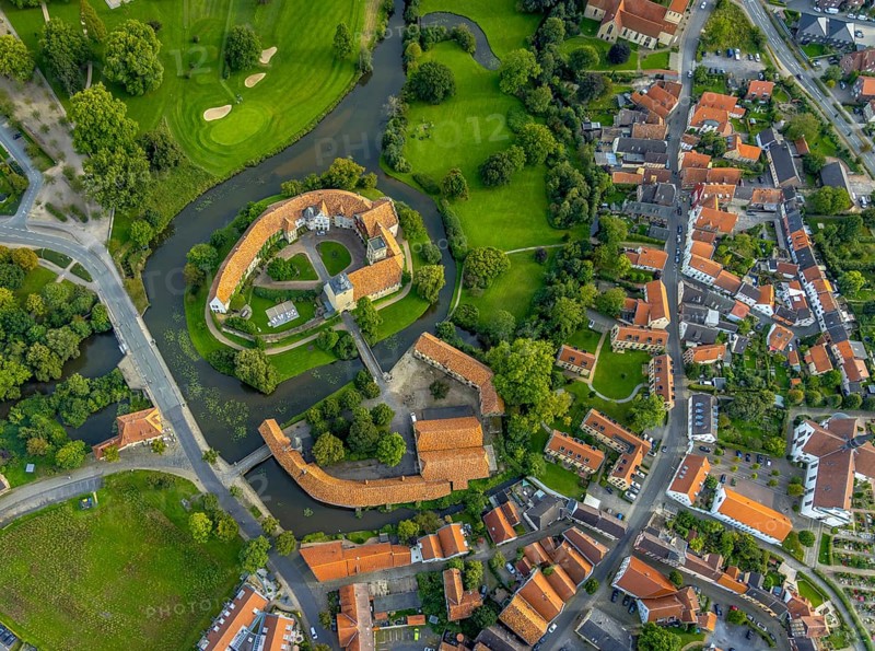 Aerial view, Burgsteinfurt Castle, also known as Steinfurt Castle, in the Burgsteinfurt district of Steinfurt, Münsterland, North Rhine-Westphalia, Germany, castle, castle complex, DE, Europe, moat, island, aerial photograph, aerial photography, aerial photography, castle, castle complex, Steinfurt, Steinfurter Aa, overview, bird's eye view, moat, moated castle, moated castle, bird's eye view, overview