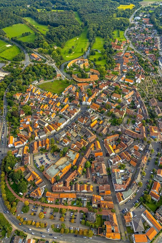 Aerial view, Burgsteinfurt Castle, also known as Steinfurt Castle, in the Burgsteinfurt district of Steinfurt, Münsterland, North Rhine-Westphalia, Germany, castle, castle complex, DE, Europe, moat, aerial photograph, aerial photography, aerial photography, castle, castle complex, Steinfurt, Steinfurter Aa, overview, bird's eye view, moated castle, moated moat, moated castle, bird's eye view, overview