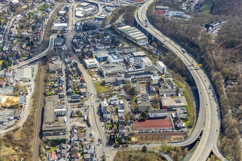 Aerial view, Kreisklinikum Siegen, Fürst-Johann-Moritz-Gymnasium, Weidenau-West, Siegen, Siegerland, North Rhine-Westphalia, Germany, education, educational institution, DE, Europe, Ferndorfstraße, health care, grammar school, hospital, helipad, clinic, hospital, teaching institute, aerial view, aerial photography, aerial photography, medical facility, medical aid, school, overview, bird's-eye view, overview, medical care