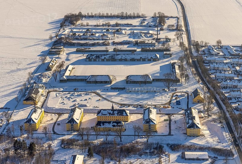 Aerial view, construction area former Kanaal van Wessem barracks, housing estate and refugee accommodation, snow, Soest, Soester Börde, North Rhine-Westphalia, Germany, Soester, Börde, DE, Europe, birds-eyes, view, aerial photography, aerial photography, overview, overview, bird's eye view, winter, winter weather, winter onset, cold, former, barracks, refugee accommodation, housing, flat, houses, residential buildings, housing estate, settlement