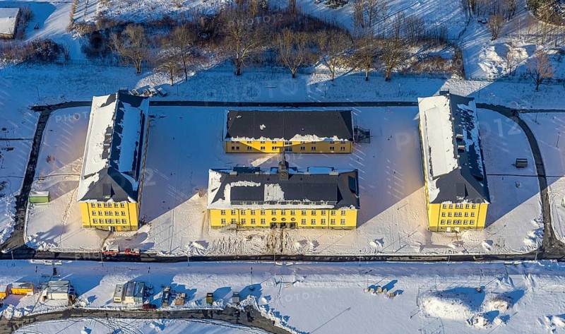 Aerial view, construction area former Kanaal van Wessem barracks, housing estate and refugee accommodation, snow, Soest, Soester Börde, North Rhine-Westphalia, Germany, Soester, Börde, DE, Europe, birds-eyes, view, aerial photography, aerial photography, overview, overview, bird's eye view, winter, winter weather, winter onset, cold, former, barracks, refugee accommodation, housing, flat, houses, residential buildings, housing estate, settlement