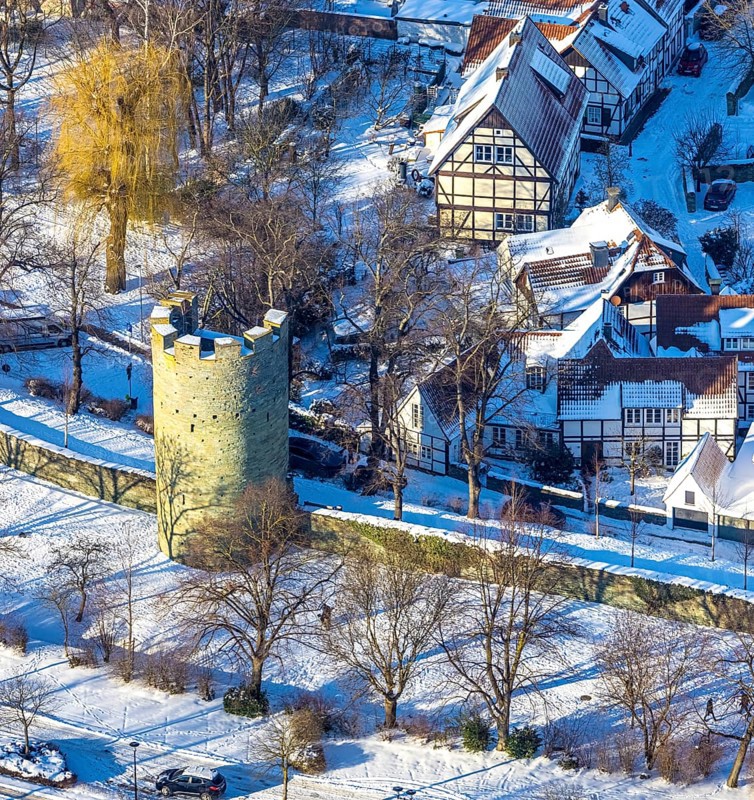 Aerial view, historical calico tower, city wall, Jakobi, Soest, Soester Börde, North Rhine-Westphalia, Germany, Soester, Börde, DE, Europe, birds-eyes, view, aerial view, aerial photography, aerial photography, overview, overview, bird's eye view, winter, winter weather, snow, winter onset, cold, calico tower, historical, building