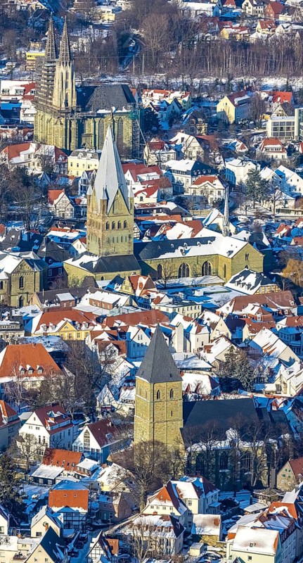 Aerial view, old town centre Soest, half-timbered houses, church St.. Petri (Alde Kerke), Church St. Patrokli Cathedral, Church St. Maria zur Wiese, Church St. Pauli, winter, snow, Soest, Soester Börde, North Rhine-Westphalia, Germany, Soester, Börde, DE, Europe, birds-eyes, view, aerial view, aerial photography, aerial photography, overview, overview, bird's eye view, winter weather, winter onset, cold, town centre, church, religion, faith, worship, mass