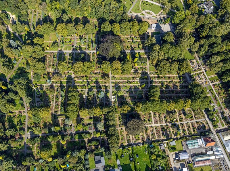 Aerial view, cemetery Öhde, also evang. cemetery Schwelm, in the district Öhde in Schwelm, Ruhr area, North Rhine-Westphalia, Germany, burial place, DE, Europe, forms and colours, cemetery, memorial, place of worship, graves, burial ground, aerial photograph, aerial photography, aerial photography, resting place, Schwelm, overview, bird's-eye view, overview, urn graves, urn grave