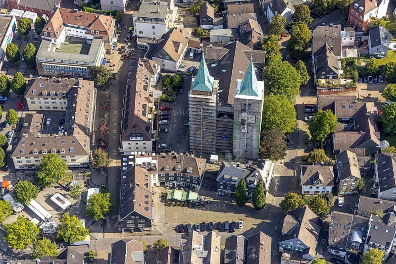 Aerial view, church tower renovation of the evang. Christuskirche in Schwelm, Ruhr area, North Rhine-Westphalia, Germany, place of worship, construction work, construction area, construction site, construction measure, construction project, construction site, DE, Europe, religious community, place of worship, holy place, church, parish, church towers, denomination, aerial view, aerial photography, aerial photography, religion, religious site, renovation, redevelopment, Schwelm, tower, overview, cladding, bird's-eye view, overview