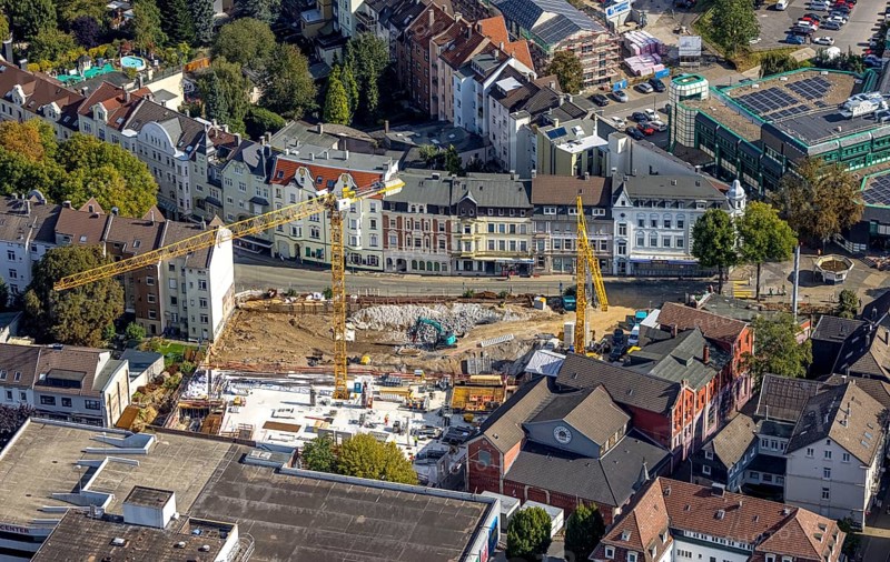 Aerial view, construction site and new building between Neumarkt and Schulstraße in Schwelm, Ruhr area, North Rhine-Westphalia, Germany, construction work, construction area, construction site, building plots, construction crane, construction project, construction site, DE, Europe, aerial view, aerial photography, aerial photography, new building, Schwelm, overview, bird's-eye view, overview