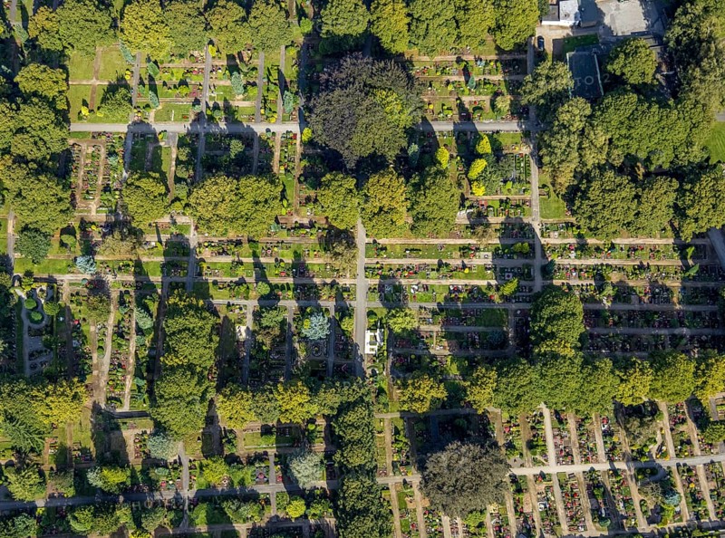Aerial view, cemetery Öhde, also evang. cemetery Schwelm, in the district Öhde in Schwelm, Ruhr area, North Rhine-Westphalia, Germany, burial place, DE, Europe, forms and colours, cemetery, memorial, place of worship, graves, burial ground, aerial photograph, aerial photography, aerial photography, resting place, Schwelm, overview, bird's-eye view, overview, urn graves, urn grave