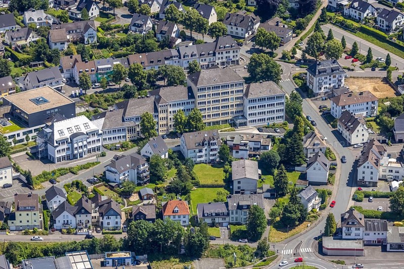 Aerial photo, VHS and Berufskolleg Kurfürst-Heinrich-Straße, Olpe-Stadt, Olpe, Sauerland, North Rhine-Westphalia, Germany, Berufskolleg, education, educational institution, DE, Europe, educational institute, aerial photography, aerial photography, aerial photography, school, overview, bird's eye view, Volkshochschule, birds-eyes view, overview