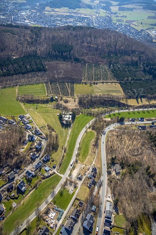 Aerial view, residential area Dorfwiese, federal road, Steinkuhle Wald, Antfeld, Olsberg, Sauerland, North Rhine-Westphalia, Germany, federal road 480, DE, Europe, aerial view, aerial photography, aerial photography, overview, bird's eye view, forest area, birds-eyes view, overview