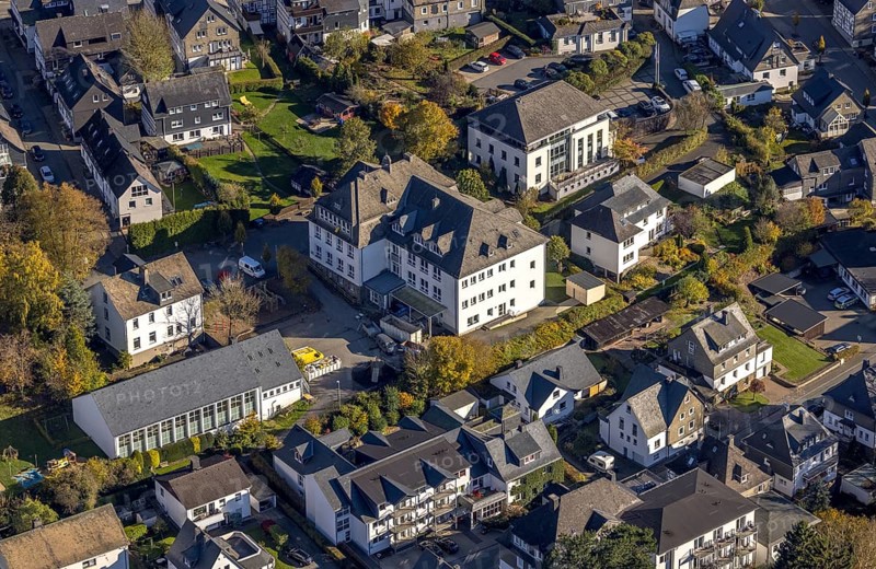 Aerial view, primary school Bad Fredeburg in the district Fredeburg in Schmallenberg, Sauerland, North Rhine-Westphalia, Germany, education, educational institution, DE, Europe, primary school, teaching institute, aerial view, aerial photography, aerial photography, Schmallenberg, school, overview, bird's-eye view, overview