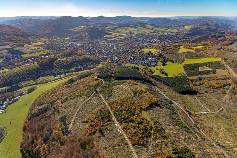 Aerial photograph, forest area with forest damage in the Bigge district of Olsberg, Sauerland, North Rhine-Westphalia, Germany, tree death, bark beetle damage, bark beetle plague, DE, Europe, spruce death, clear-cutting, aerial photograph, aerial photography, aerial photography, Olsberg, overview, bird's-eye view, forest, forest damage, forest dieback, birds-eyes view, overview