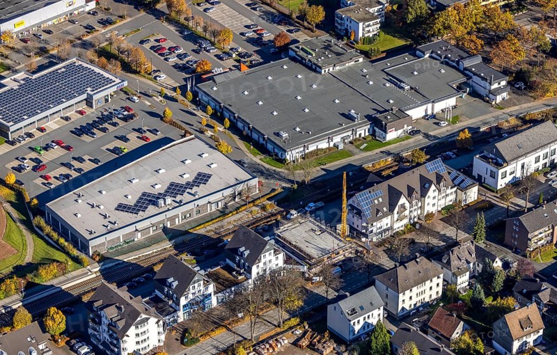 Aerial view, Olsberg employment agency and shopping centre and construction site with new building on the main road in the Bigge district of Olsberg, Sauerland, North Rhine-Westphalia, Germany, Aldi supermarket, construction work, construction area, construction site, building plots, construction crane, construction project, construction site, authority, DE, Europe, hit shopping centre, aerial view, aerial photography, aerial photography, new building, Olsberg, Rossmann drugstore, overview, bird's eye view, bird's eye view, overview