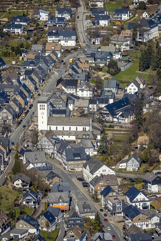 Aerial view, Catholic parish church of St George in Fredeburg, Schmallenberg, Sauerland, North Rhine-Westphalia, Germany, place of worship, DE, Europe, religious community, place of worship, holy place, high street, church, parish, church square, denomination, aerial view, aerial photography, aerial photography, religion, religious site, overview, bird's-eye view, living and life, residential area, birds-eyes view, overview