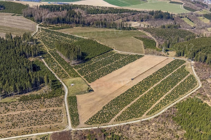 Aerial view, field work with tractor, Am Donscheid, Fredeburg, Schmallenberg, Sauerland, North Rhine-Westphalia, Germany, DE, Europe, agriculture, aerial view, aerial photography, aerial photography, overview, bird's-eye view, overview