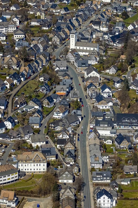 Aerial view, Catholic parish church of St George in Fredeburg, Schmallenberg, Sauerland, North Rhine-Westphalia, Germany, place of worship, DE, Europe, religious community, place of worship, holy place, high street, church, parish, church square, denomination, aerial view, aerial photography, aerial photography, religion, religious site, overview, bird's-eye view, living and life, residential area, birds-eyes view, overview