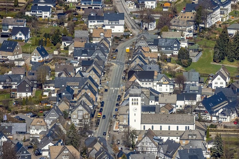 Aerial view, Catholic parish church of St George in Fredeburg, Schmallenberg, Sauerland, North Rhine-Westphalia, Germany, place of worship, DE, Europe, religious community, place of worship, holy place, high street, church, parish, church square, denomination, aerial view, aerial photography, aerial photography, religion, religious site, overview, bird's-eye view, living and life, residential area, birds-eyes view, overview