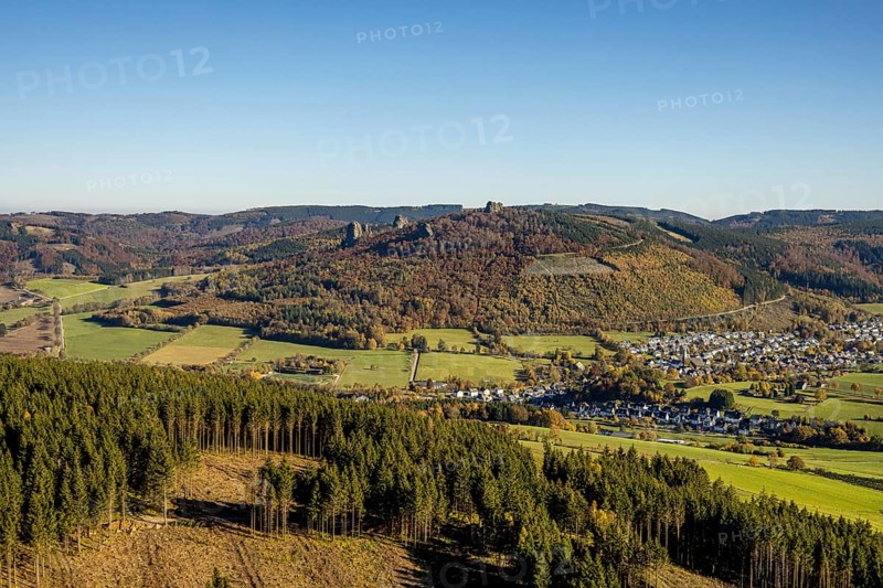 Aerial view, autumn forest and Bruchhauser Steine in the district Bruchhausen in Olsberg, Sauerland, North Rhine-Westphalia, Germany, DE, Europe, geotope with rock formations, landscape conservation area, aerial view, aerial photography, aerial photography, nature reserve, Olsberg, overview, bird's eye view, forest damage, birds-eyes view, overview