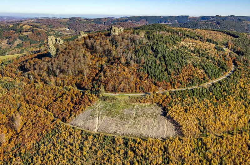 Aerial view, autumn forest and Bruchhauser Steine in the district Bruchhausen in Olsberg, Sauerland, North Rhine-Westphalia, Germany, DE, Europe, geotope with rock formations, landscape conservation area, aerial view, aerial photography, aerial photography, nature reserve, Olsberg, overview, bird's-eye view, birds-eyes view, overview