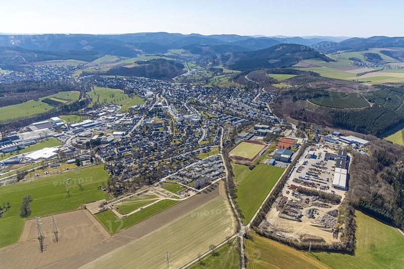 Aerial view, construction site, construction area Altes Feld II, Breslauer Straße, Schmallenberg, Sauerland, North Rhine-Westphalia, Germany, construction area, construction site, building plots, construction project, construction site, DE, Europe, property tax, real estate, aerial view, aerial photography, aerial photography, overview, bird's-eye view, residential area, housing and living, residential area, residential buildings, residential quality, residential neighbourhood, housing estate, birds-eyes view, overview