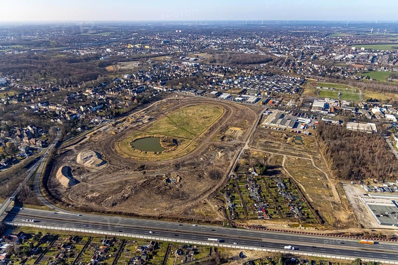 Aerial view, Former racecourse becomes a residential neighbourhood, Project Living by the lake at the trotting track, Hillerheide, Recklinghausen, Ruhr area, North Rhine-Westphalia, Germany, DE, Europe, birds-eyes view, aerial photography, aerial photography, overview, bird's eye view
