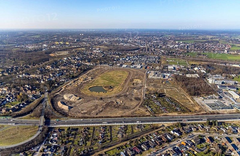 Aerial view, Former racecourse becomes a residential neighbourhood, Project Living by the lake at the trotting track, Hillerheide, Recklinghausen, Ruhr area, North Rhine-Westphalia, Germany, DE, Europe, birds-eyes view, aerial photography, aerial photography, overview, bird's eye view