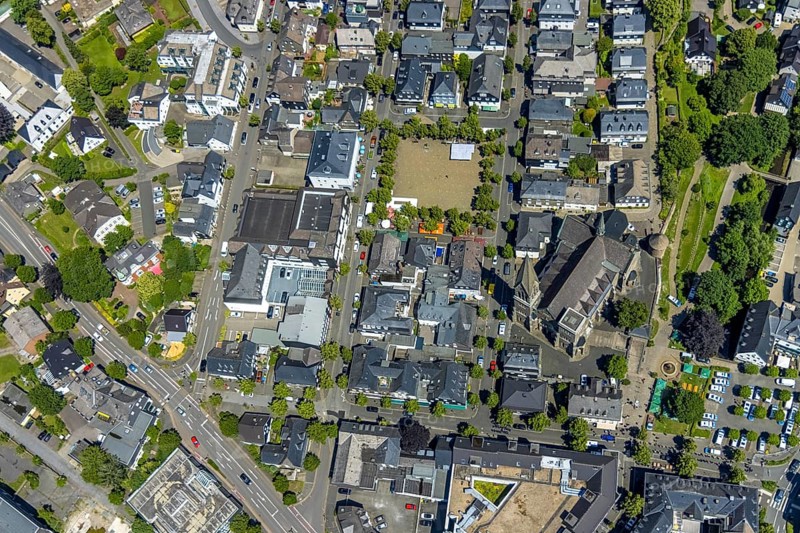 Aerial view, St. Martinus Church, town wall with angel tower, market square and town centre, Olpe town, Olpe, Sauerland, North Rhine-Westphalia, Germany, place of worship, DE, Europe, religious community, place of worship, holy site, church, parish, denomination, aerial view, aerial photography, aerial photography, market, market square, parish church, religion, religious site, tower, overview, bird's-eye view, birds-eyes view, overview