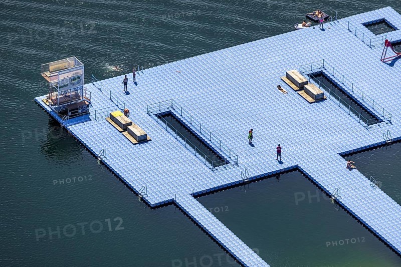 Aerial view, Biggesee, Camping Biggesee - Vier Jahreszeiten, bathers on pontoon, Sondern, Olpe, Sauerland, North Rhine-Westphalia, Germany, excursion boat, bathing platform, bathing fun, Biggetalsperre, boats, boat landing stage, DE, Europe, aerial view, aerial photography, aerial photography, pontoon, lake, reservoir, dam, overview, bird's-eye view, overview