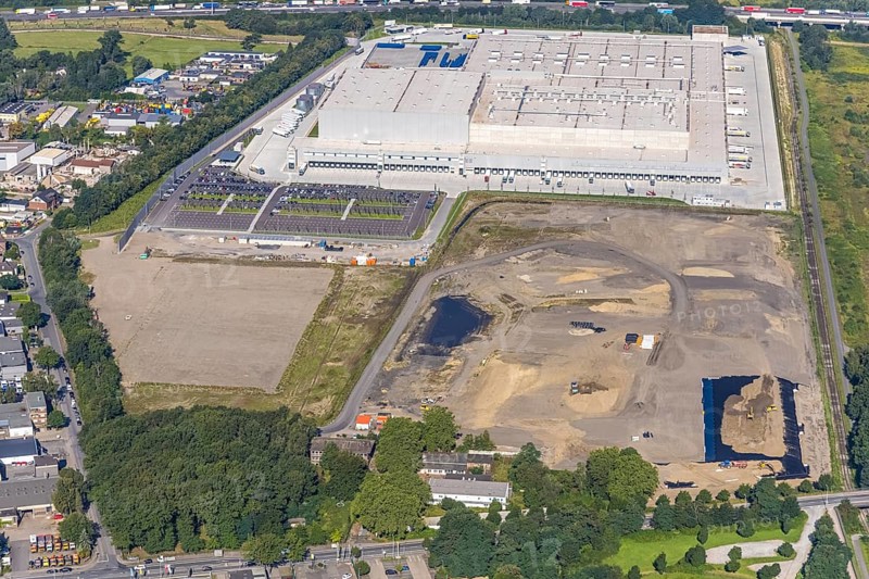 Aerial view, Edeka central warehouse Oberhausen with fallow land in the industrial park Waldteich in the district Schwarze Heide in Oberhausen, Ruhr area, North Rhine-Westphalia, Germany, motorway A3, construction area, building site, building plots, DE, Europe, commercial enterprises, commercial area, industrial park, commercial location, commercial use, freight traffic, industrial area, industrial building, industrial site, logistics, logistics service, logistics service provider, logistics provider, logistics centre, aerial view, aerial photography, aerial photography, Oberhausen, transport service, overview, bird's-eye view, overview