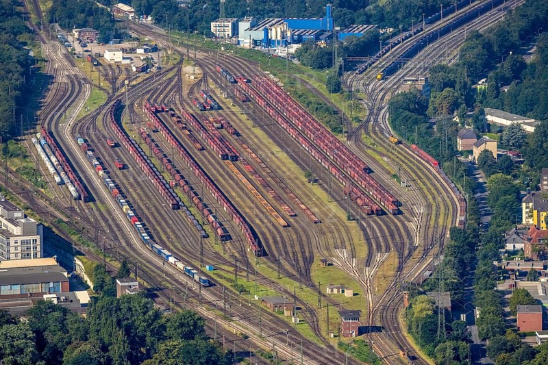 Aerial view, freight yard and marshalling yard Oberhausen West in the district Lirich in Oberhausen, Ruhr area, North Rhine-Westphalia, Germany, railway tracks, railway station, DE, Deutsche Bahn AG, Europe, railway tracks, goods trains, aerial view, aerial photography, aerial photography, Oberhausen, marshalling yard, overview, bird's-eye view, overview