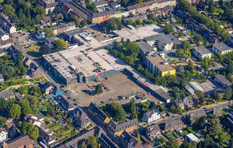 Aerial view, The Schladviertel with the furniture store XXXLutz Rück Oberhausen Straßburger Straße in the district Schlad in Oberhausen, Ruhr area, North Rhine-Westphalia, Germany, DE, Europe, commercial enterprises, commercial area, commercial location, commercial use, industrial area, industrial location, aerial view, aerial photography, aerial photography, aerial photography, Oberhausen, overview, bird's eye view, birds-eyes view, overview