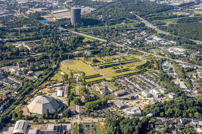Aerial view, OLGA Park with ASO Oberhausen senior citizens' residence at OLGA Park, winding tower and old Steigerhaus as well as garden dome in Osterfeld, Oberhausen, Ruhr area, North Rhine-Westphalia, Germany, DE, Europe, leisure park, gasometer, culture, art, aerial view, aerial photography, aerial photography, park, overview, event location, event centre, bird's-eye view, former Osterfeld colliery and coking plant, cultural use, overview