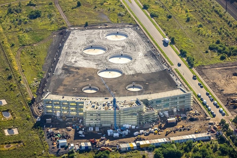 Aerial view, Topgolf course under construction on the steelworks site at Brammenring in Centro Oberhausen in Borbeck, Oberhausen, Ruhr area, North Rhine-Westphalia, Germany, construction work, construction site, building site, construction project, construction site, DE, Europe, aerial view, aerial photography, aerial photography, new building, overview, event location, event venue, bird's eye view, birds-eyes view, overview
