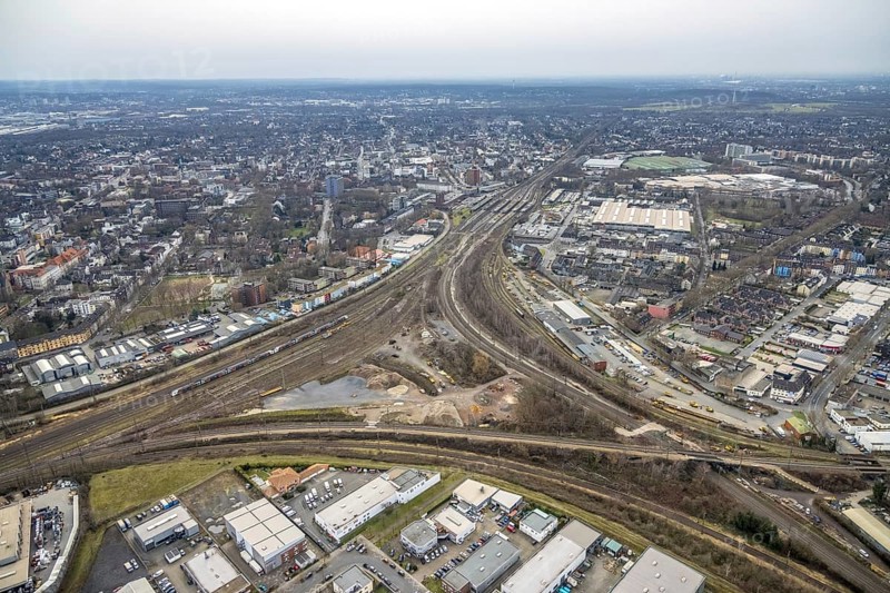 Aerial view, railway triangle, new flats planned on former tyre dealer Vergölst site, Marienviertel, Oberhausen, Ruhr area, North Rhine-Westphalia, Germany, railway tracks, DE, triangular shape, Europe, aerial view, aerial photography, aerial photography, overview, bird's-eye view, birds-eyes view, overview
