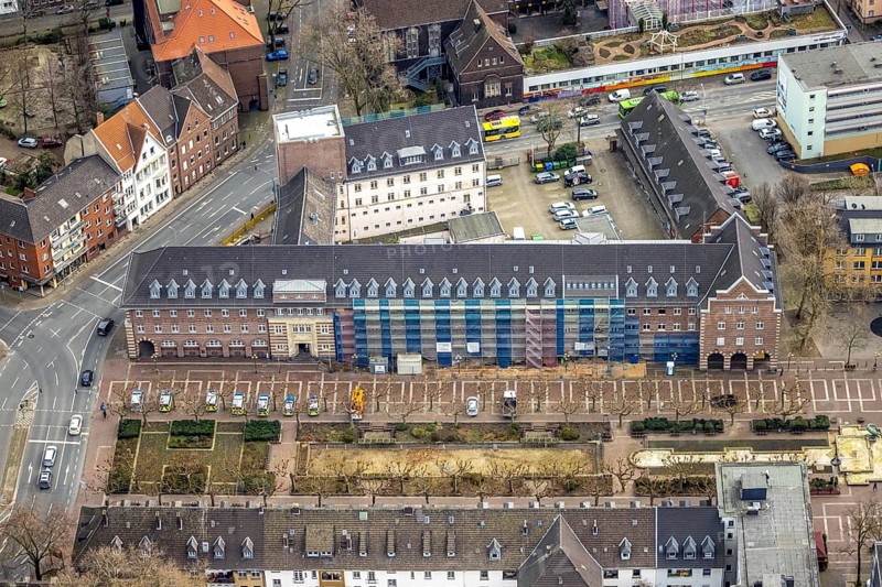 Aerial view, Friedensplatz, police station, house facade renovation, city centre, Oberhausen, Ruhr area, North Rhine-Westphalia, Germany, eye of the law, construction work, construction measure, construction site, DE, Europe, aerial view, aerial photography, aerial photography, law enforcement officer, police, police station, police station, renovation, renovation, sculpture water bird, state authority, state power, overview, bird's-eye view, overview