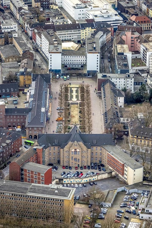 Aerial view, district court, Friedensplatz, police station, house facade renovation, city centre, Oberhausen, Ruhr area, North Rhine-Westphalia, Germany, eye of the law, construction work, construction measure, construction site, authority, DE, Europe, aerial view, aerial photography, aerial photography, law enforcement officer, police, police station, police station, renovation, renovation, sculpture water bird, state authority, state power, overview, bird's eye view, birds-eyes view, overview
